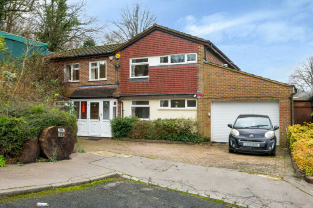 4 bed Detached for rent in Surrey. From Martin & Co - Croydon