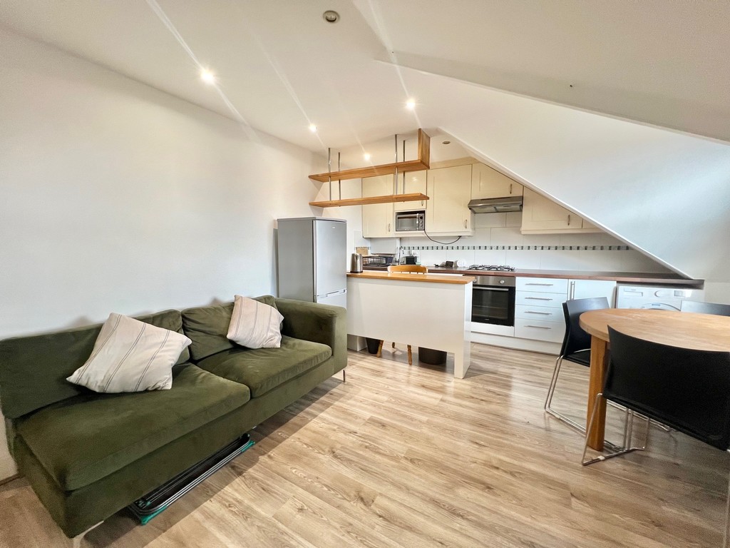 2 bed Apartment for rent in Surrey . From Martin & Co - Croydon