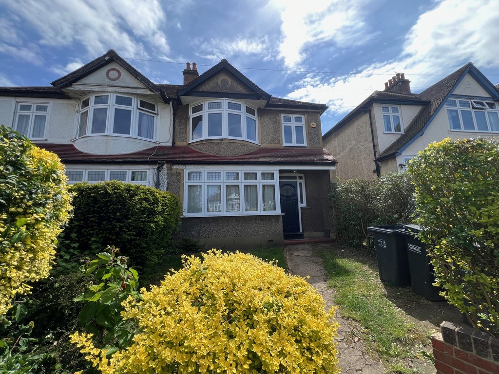 3 bed Semi Detached for rent in Surrey. From Martin & Co - Croydon 3 bed Semi Detached for rent in Surrey. From Martin & Co - Croydon