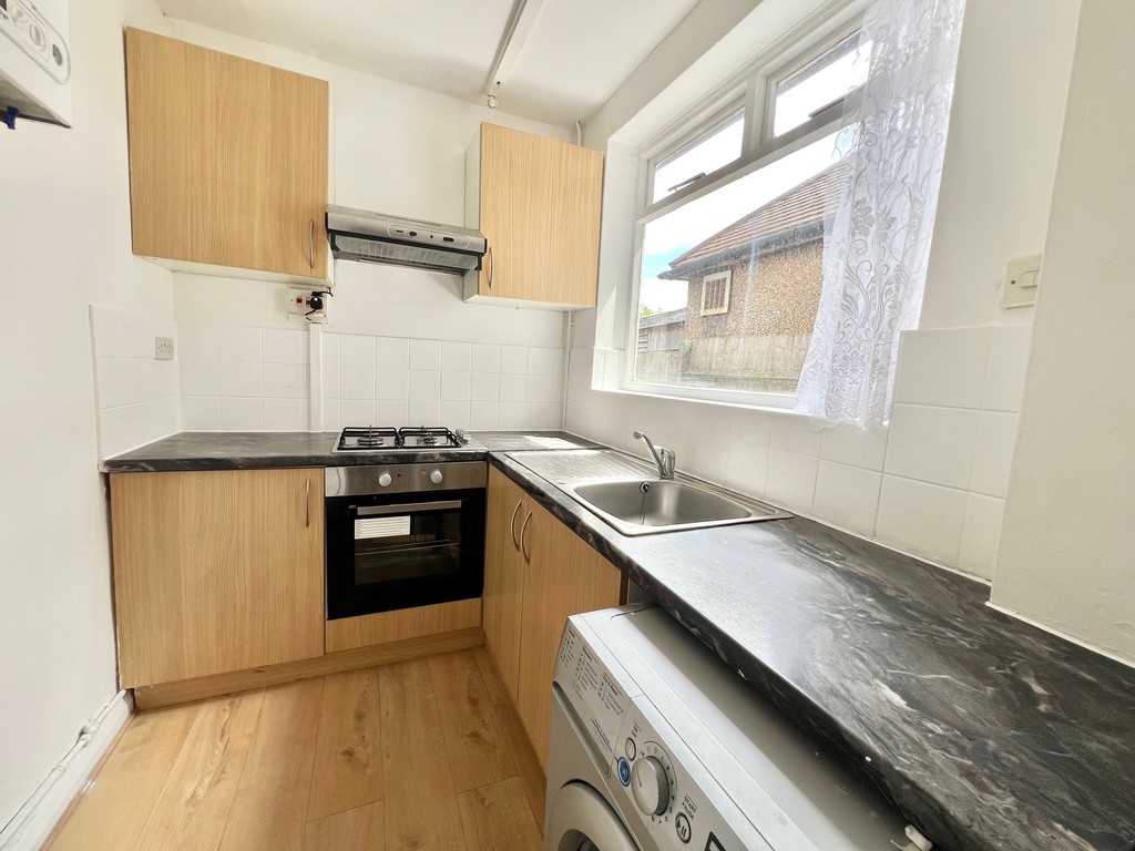 2 bed Annexe for rent in Surrey . From Martin & Co - Croydon