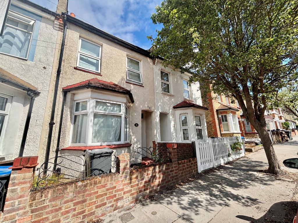 3 bed Mid Terraced House for rent in Surrey . From Martin & Co - Croydon 3 bed Mid Terraced House for rent in Surrey . From Martin & Co - Croydon