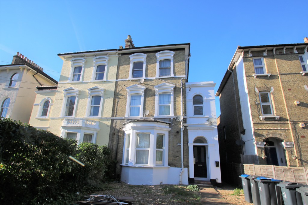 1 bed 1st Floor Flat for rent in Surrey. From Martin & Co - Croydon