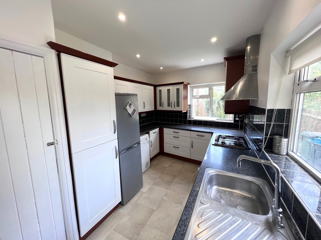 2 bed Mid Terraced House for rent in Surrey. From Martin & Co - Croydon 2 bed Mid Terraced House for rent in Surrey. From Martin & Co - Croydon