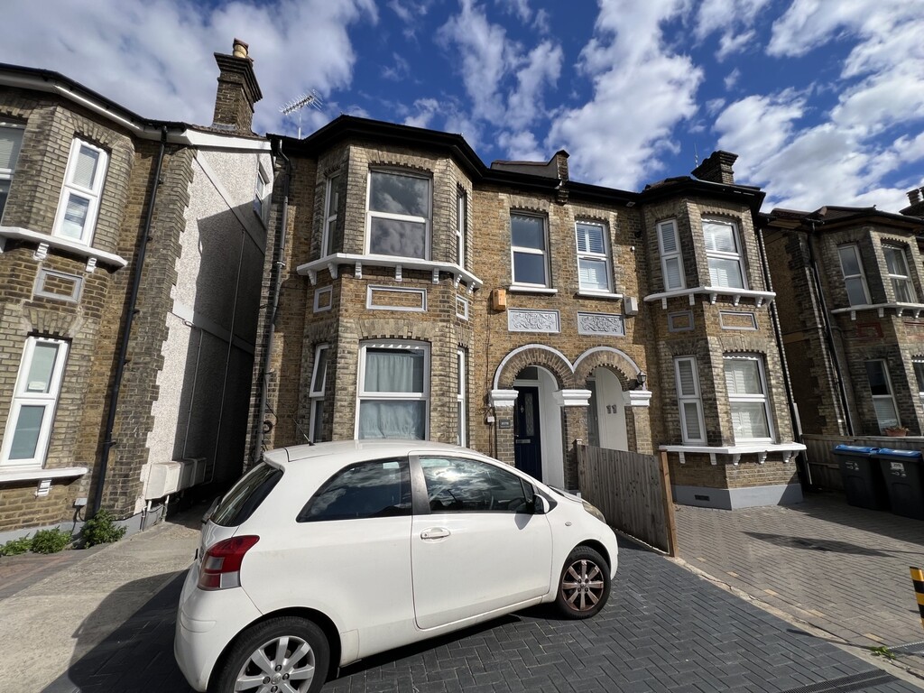 0 bed Ground floor maisonette for rent in Surrey . From Martin & Co - Croydon 0 bed Ground floor maisonette for rent in Surrey . From Martin & Co - Croydon