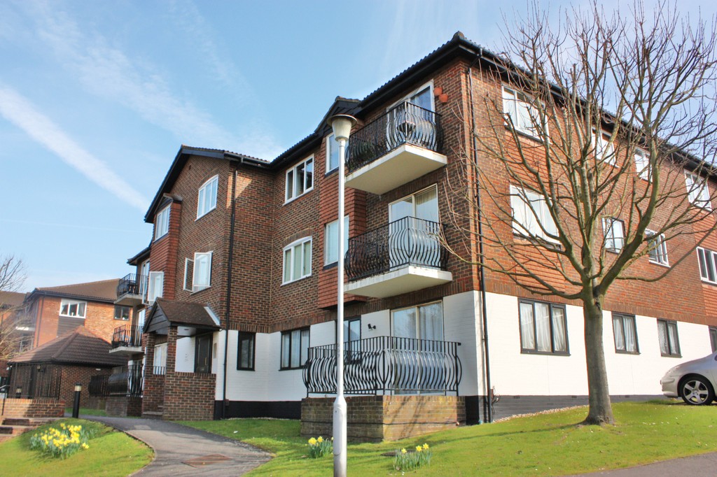 2 bed Apartment for rent in Surrey. From Martin & Co - Croydon 2 bed Apartment for rent in Surrey. From Martin & Co - Croydon