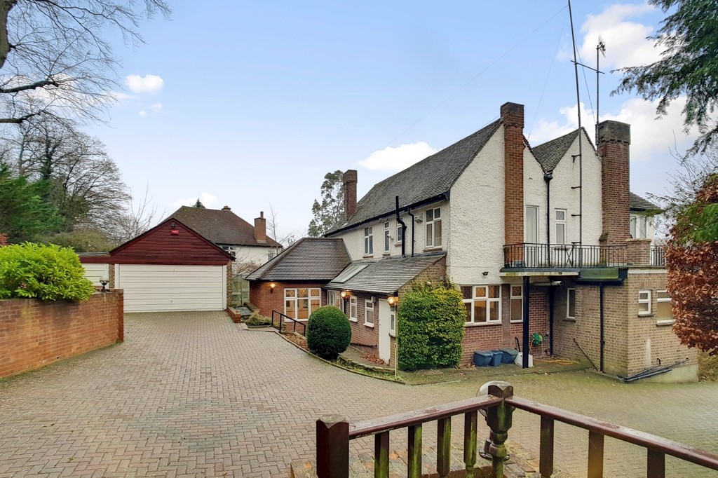 4 bed Detached for rent in Surrey. From Martin & Co - Croydon 4 bed Detached for rent in Surrey. From Martin & Co - Croydon