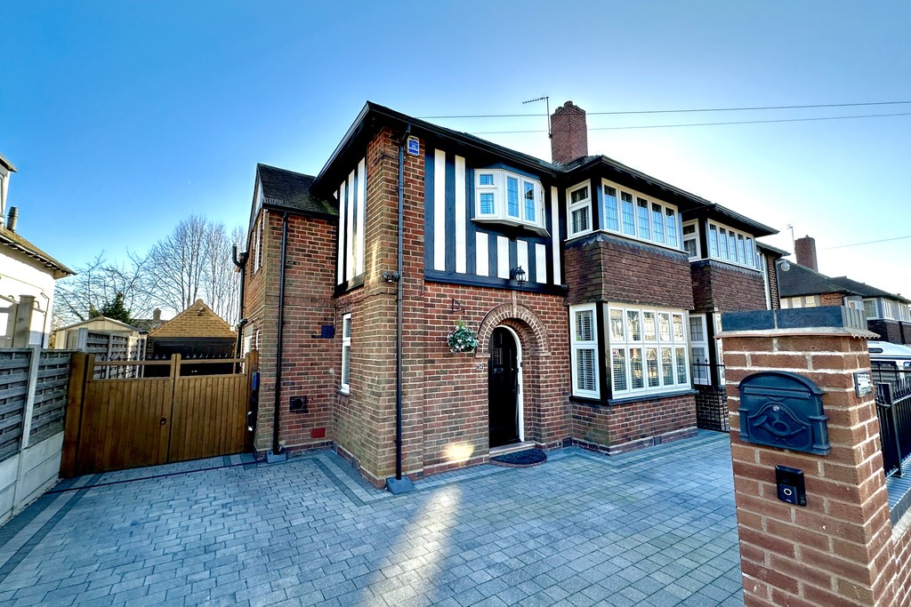 4 bed Semi-Detached House for rent in Derbyshire. From Martin & Co - Derby