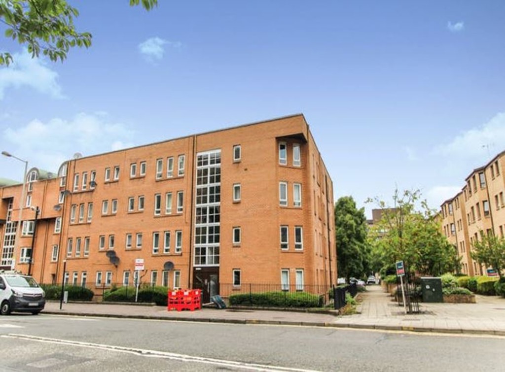 3 bed 1st Floor Flat for rent in Glasgow . From Martin & Co - Glasgow West End