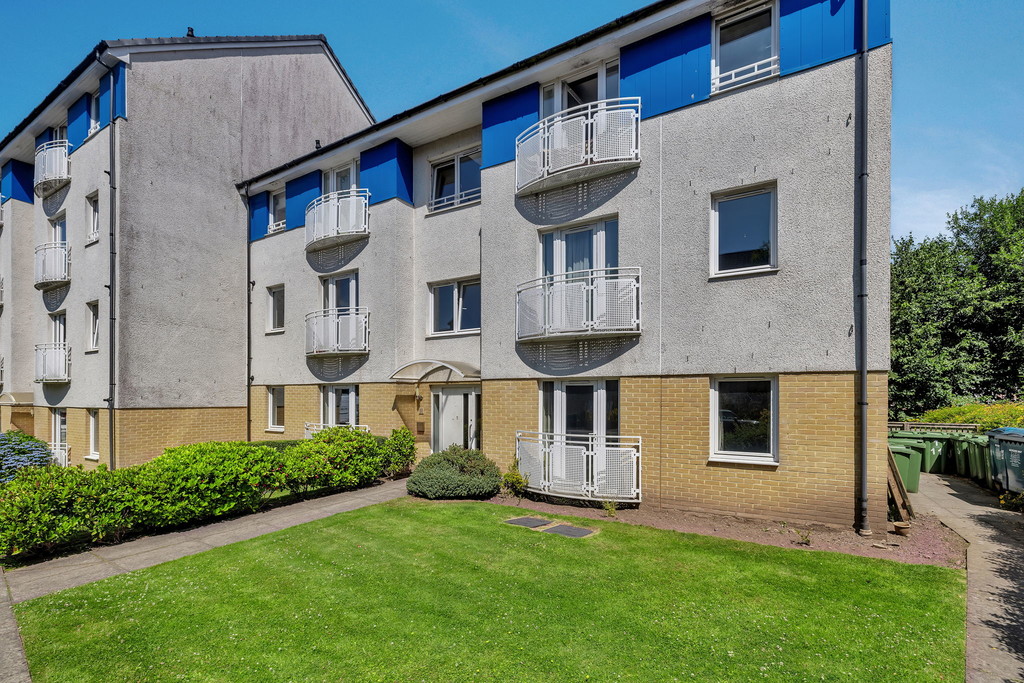 2 bed 1st Floor Flat for rent in Bearsden. From Martin & Co - Glasgow West End