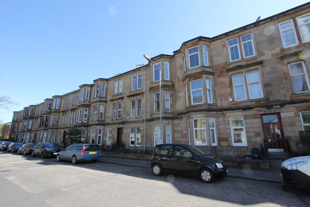 3 bed Apartment for rent in Glasgow. From Martin & Co - Glasgow Shawlands