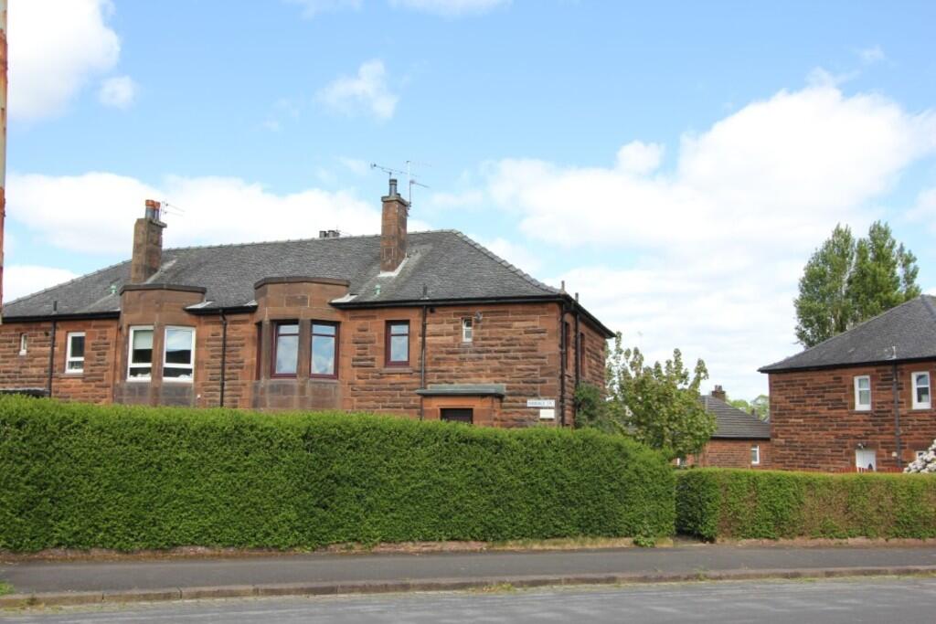 3 bed Apartment for rent in Renfrew. From Martin & Co - Glasgow Shawlands