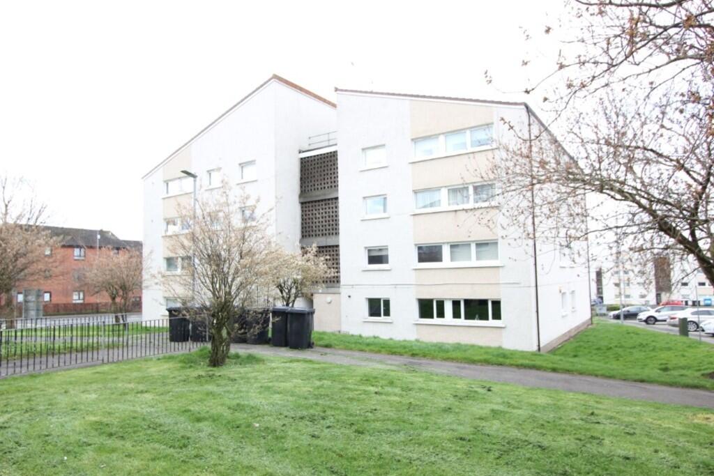 3 bed 1st Floor Flat for rent in Rutherglen. From Martin & Co - Glasgow Shawlands