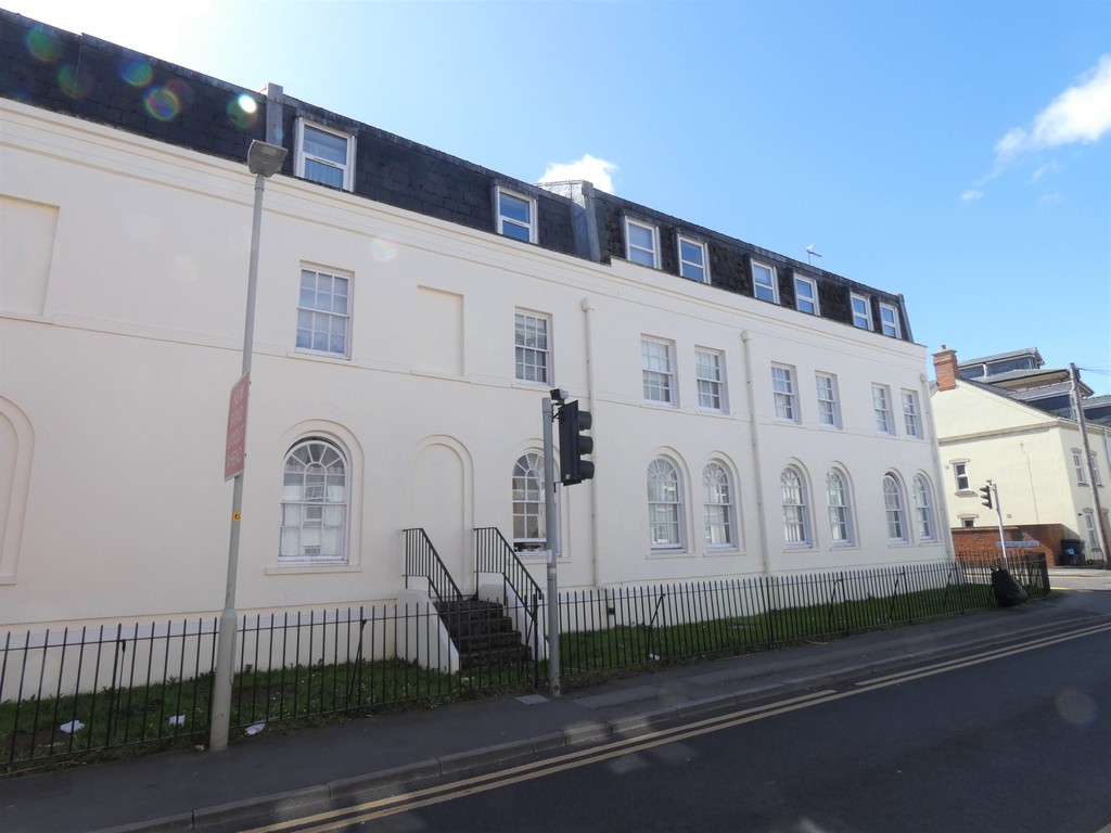 2 bed 1st Floor Flat for rent in Gloucestershire. From Martin & Co - Gloucester