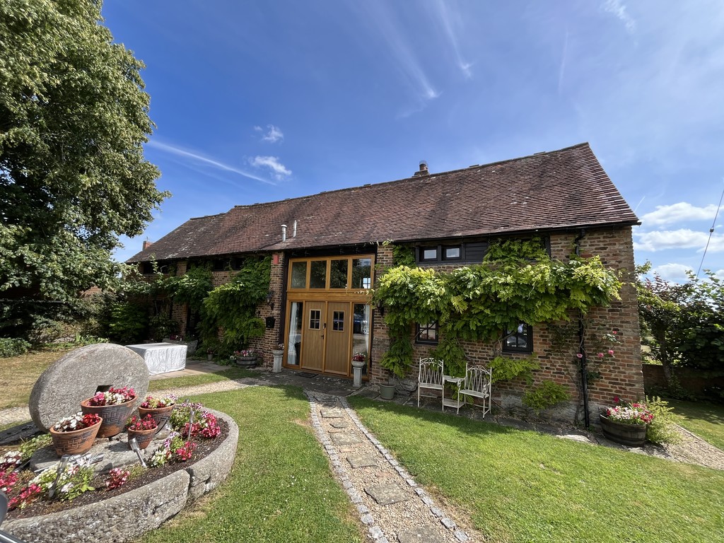 4 bed Barn Conversion for rent in Gloucestershire. From Martin & Co - Gloucester
