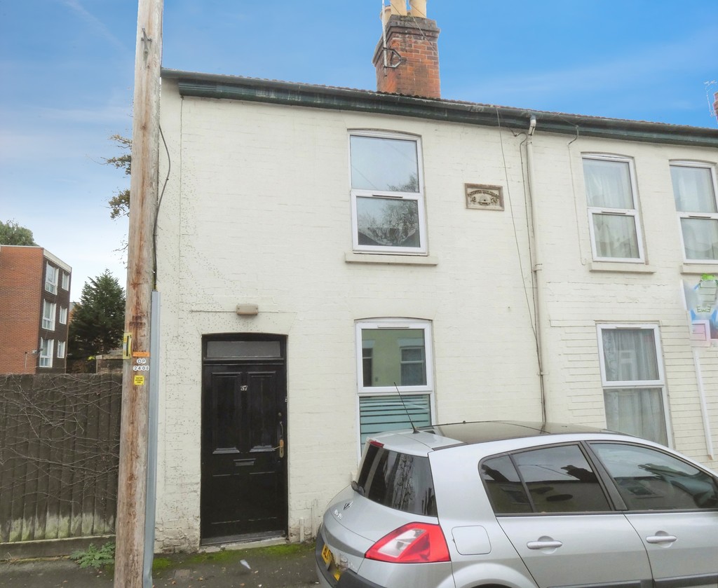 2 bed End of Terrace for rent in Gloucester. From Martin & Co - Gloucester