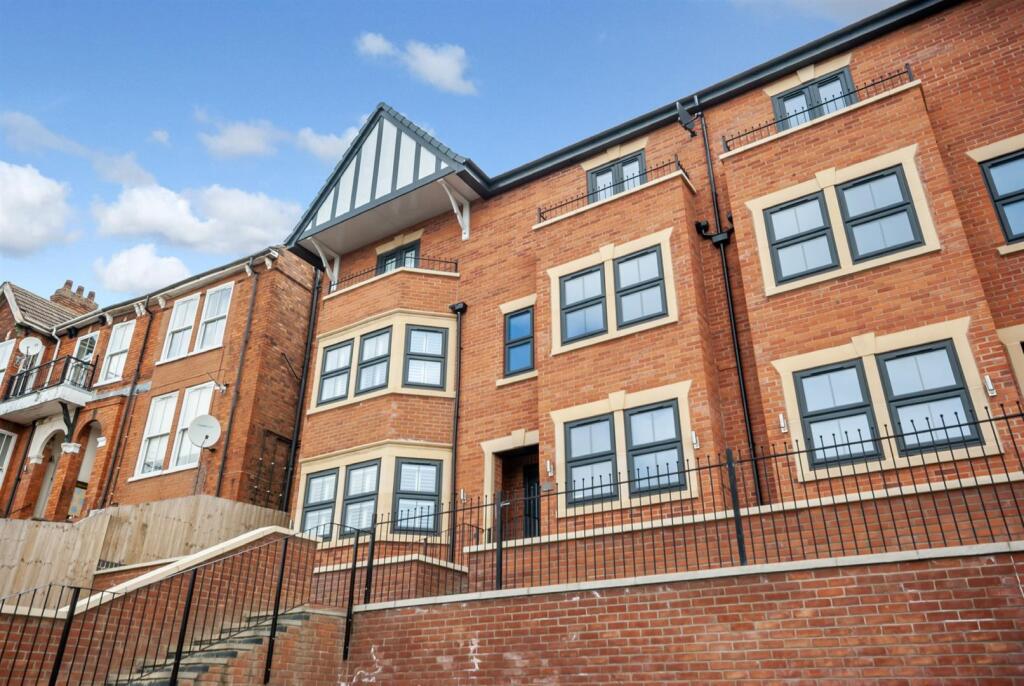 4 bed Town House for rent in Lincoln. From Martin & Co - Lincoln