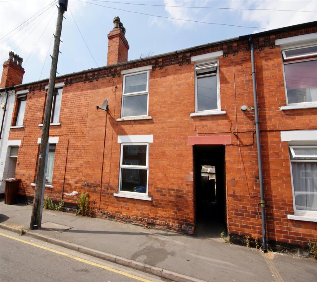 2 bed Mid Terraced House for rent in Lincoln. From Martin & Co - Lincoln