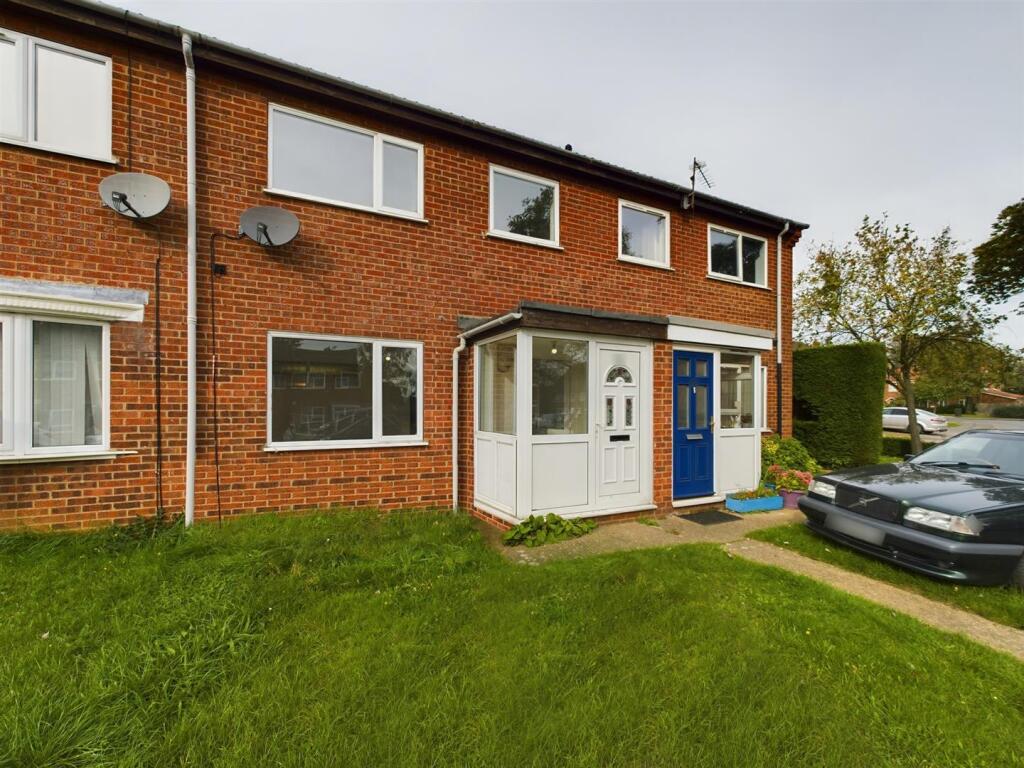 3 bed Mid Terraced House for rent in North Hykeham. From Martin & Co - Lincoln 3 bed Mid Terraced House for rent in North Hykeham. From Martin & Co - Lincoln
