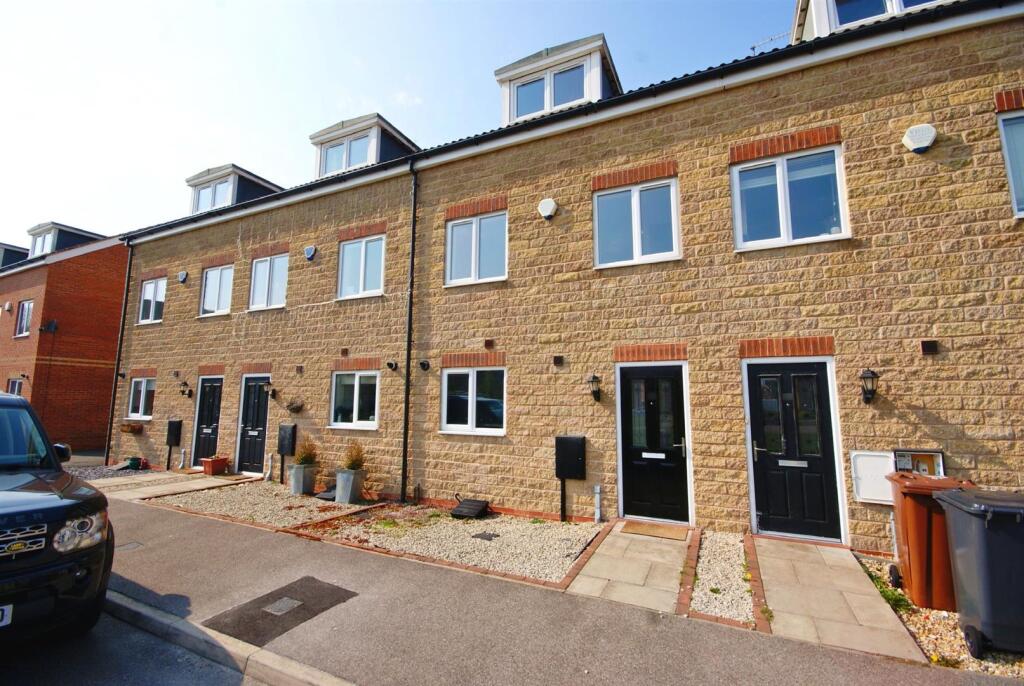 3 bed Town House for rent in Lincoln. From Martin & Co - Lincoln