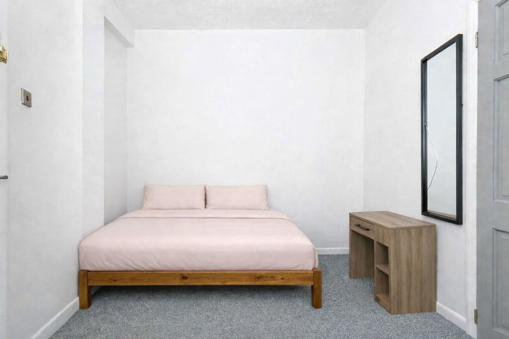 1 bed Mid Terraced House for rent in Newcastle-under-Lyme. From Whitegates - Macclesfield