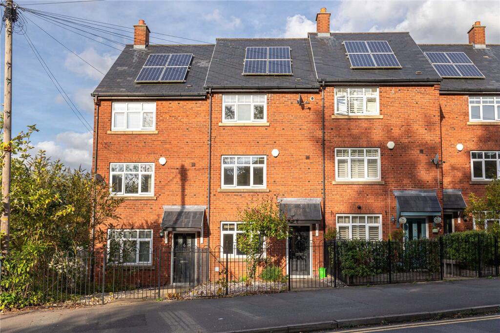 4 bed Town House for rent in Macclesfield. From Whitegates - Macclesfield