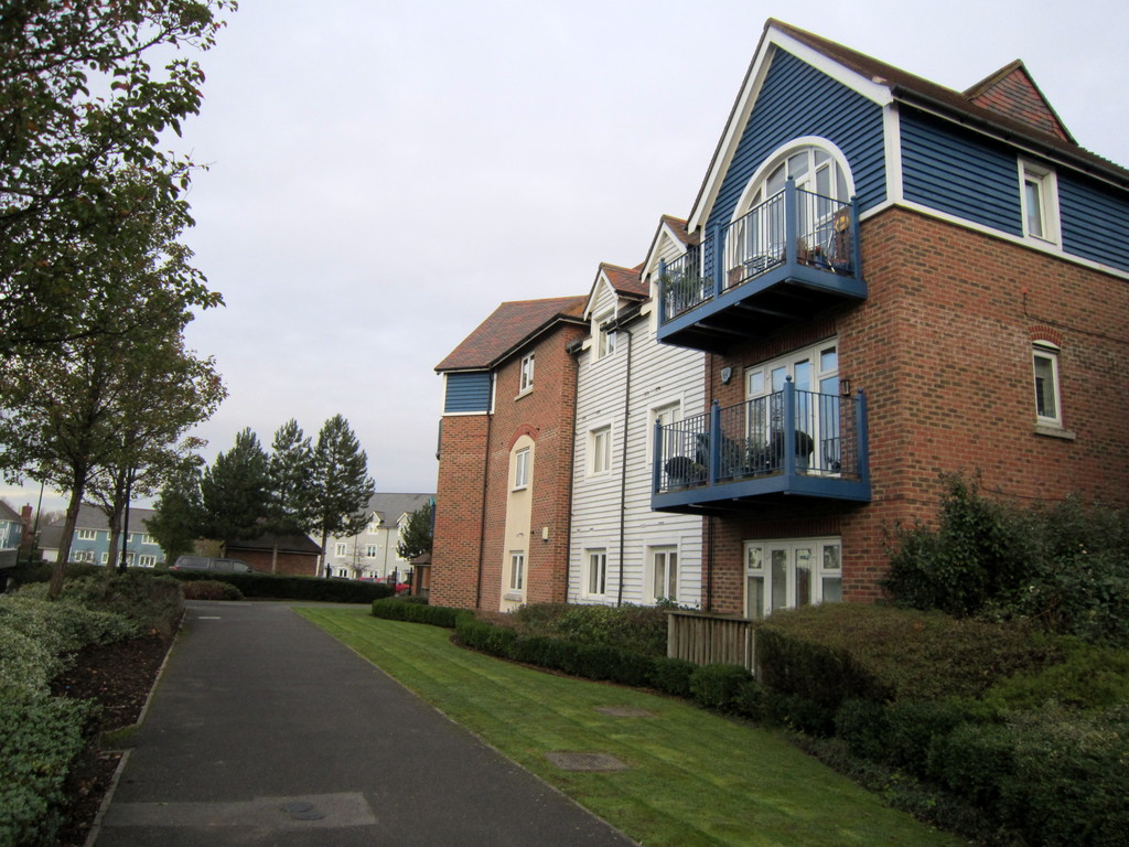 2 bed Apartment for rent in New Hythe. From Martin & Co - Maidstone