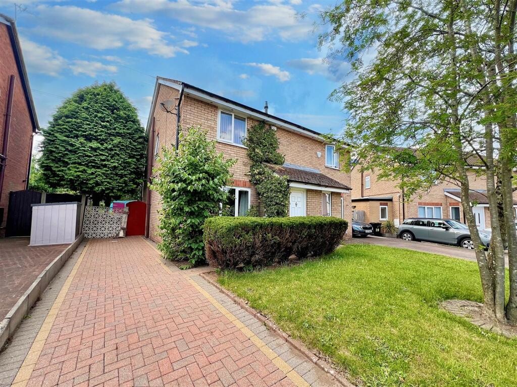 3 bed Semi Detached for rent in Altrinham. From Martin & Co - Manchester Chorlton