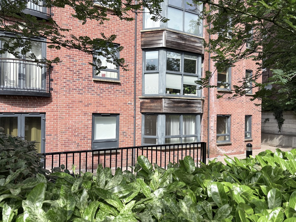 2 bed Apartment for rent in Manchester. From Martin & Co - Manchester Chorlton