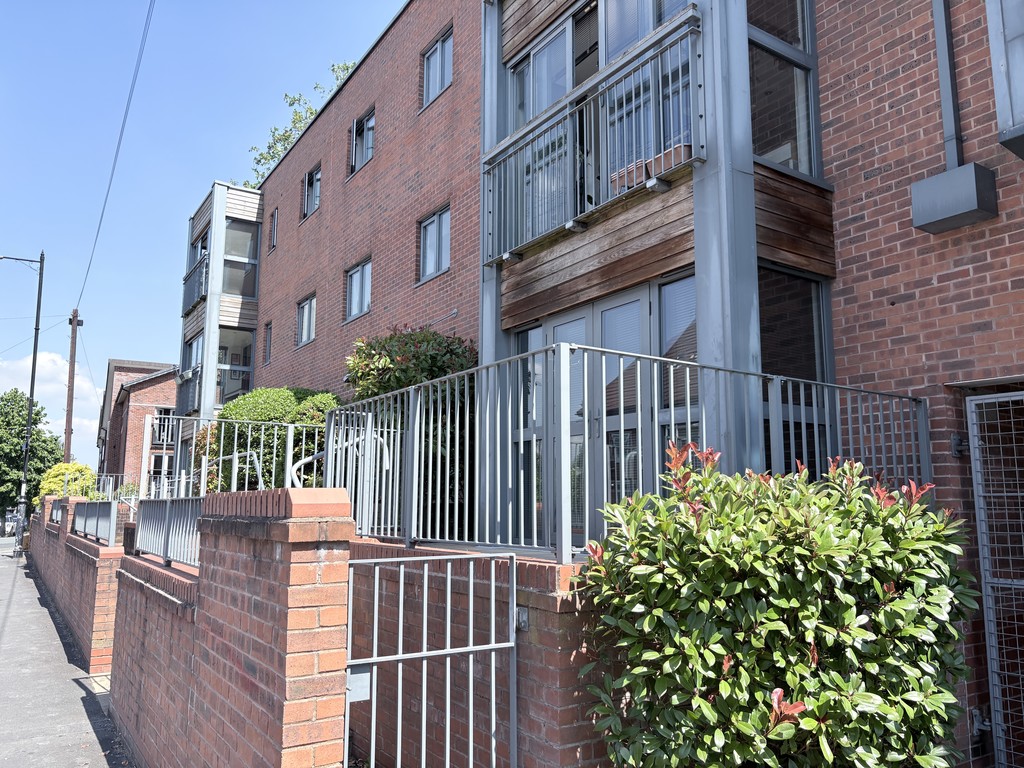2 bed Apartment for rent in Manchester. From Martin & Co - Manchester Chorlton