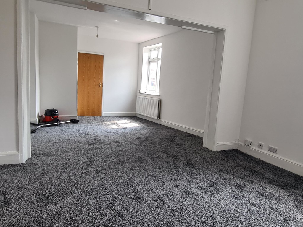 5 bed 1st Floor Flat for rent in Stretford. From Martin & Co - Manchester Chorlton