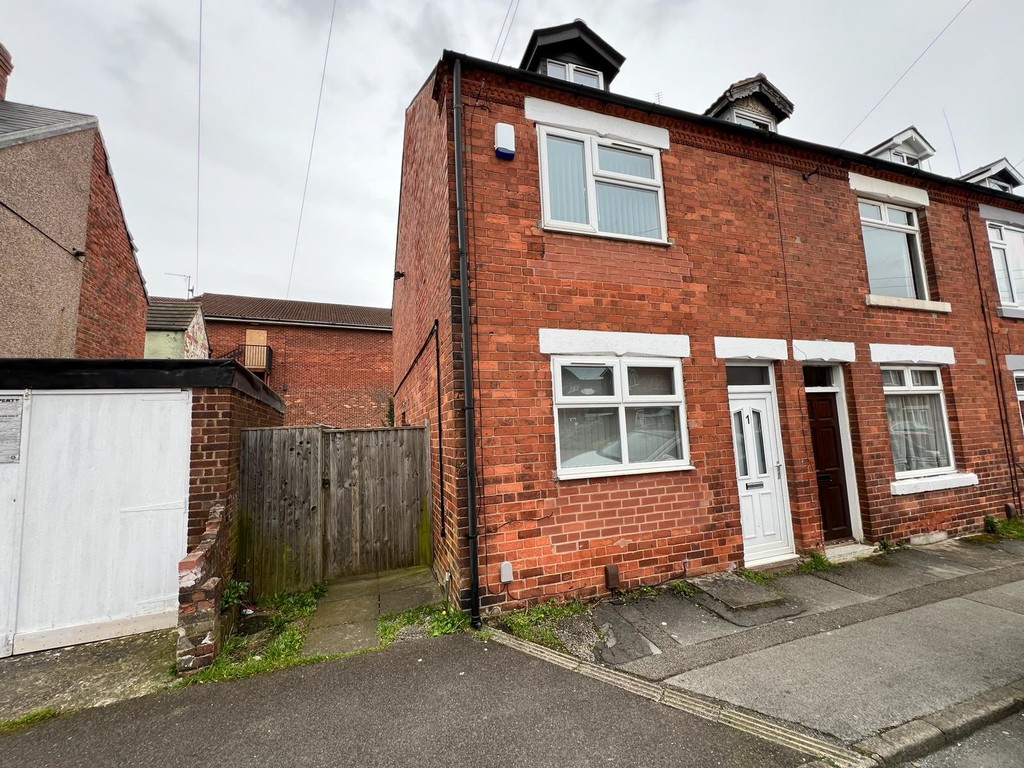 3 bed End Terraced House for rent in Notts. From Martin & Co - Mansfield