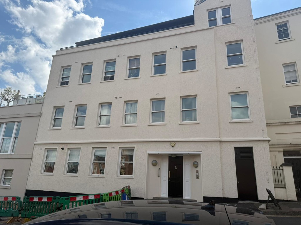 2 bed Apartment for rent in Nottinghamshire. From Martin & Co - Nottingham City