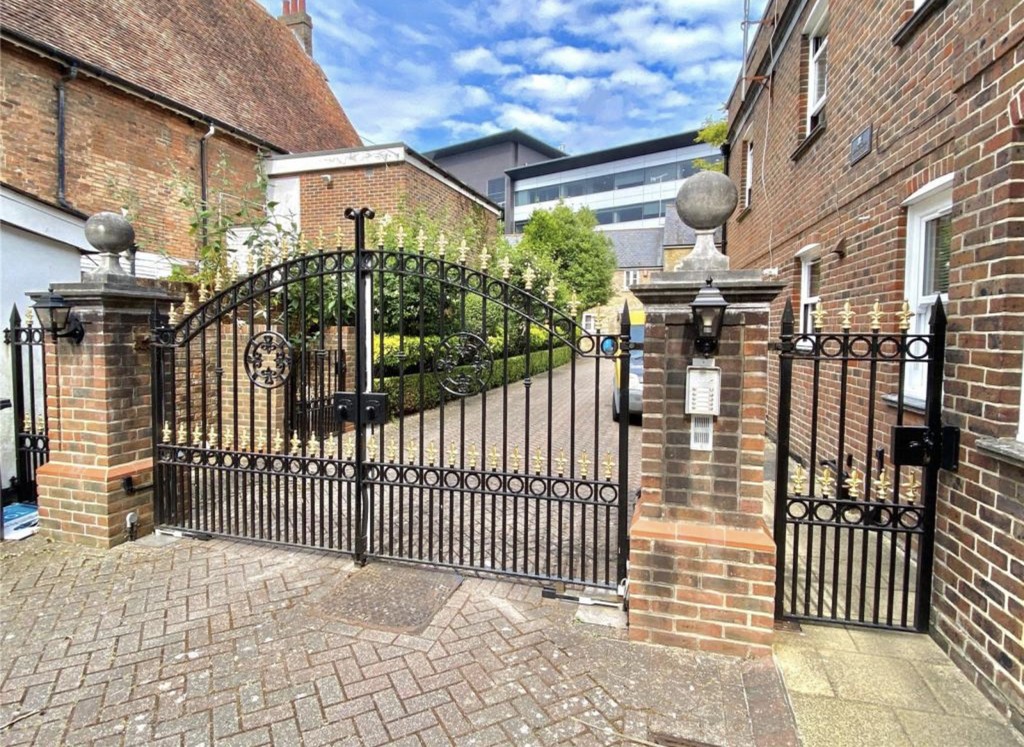 2 bed Mews for rent in Dorset . From Martin & Co - Poole