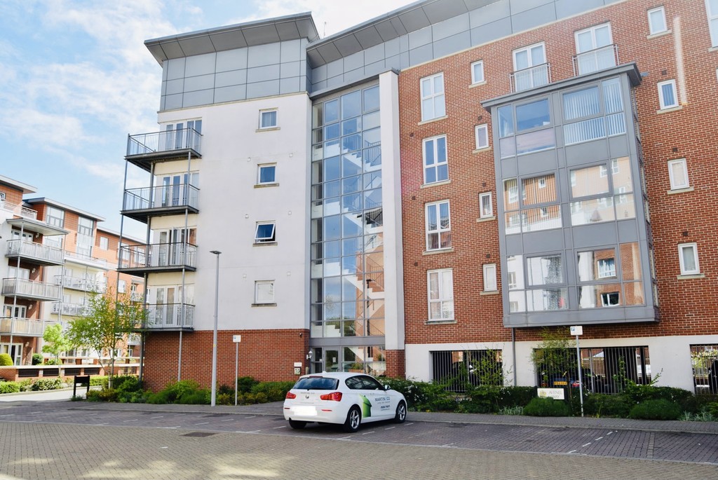 2 bed Apartment for rent in Poole. From Martin & Co - Poole
