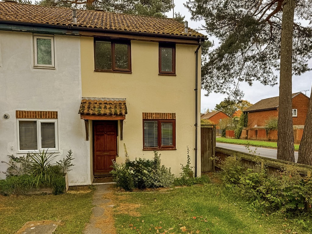 2 bed End of Terrace for rent in Dorset. From Martin & Co - Poole