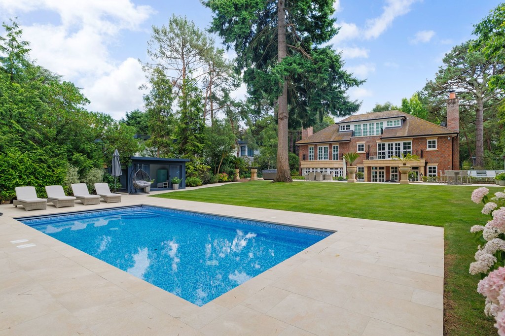 7 bed Detached for rent in Dorset. From Martin & Co - Poole