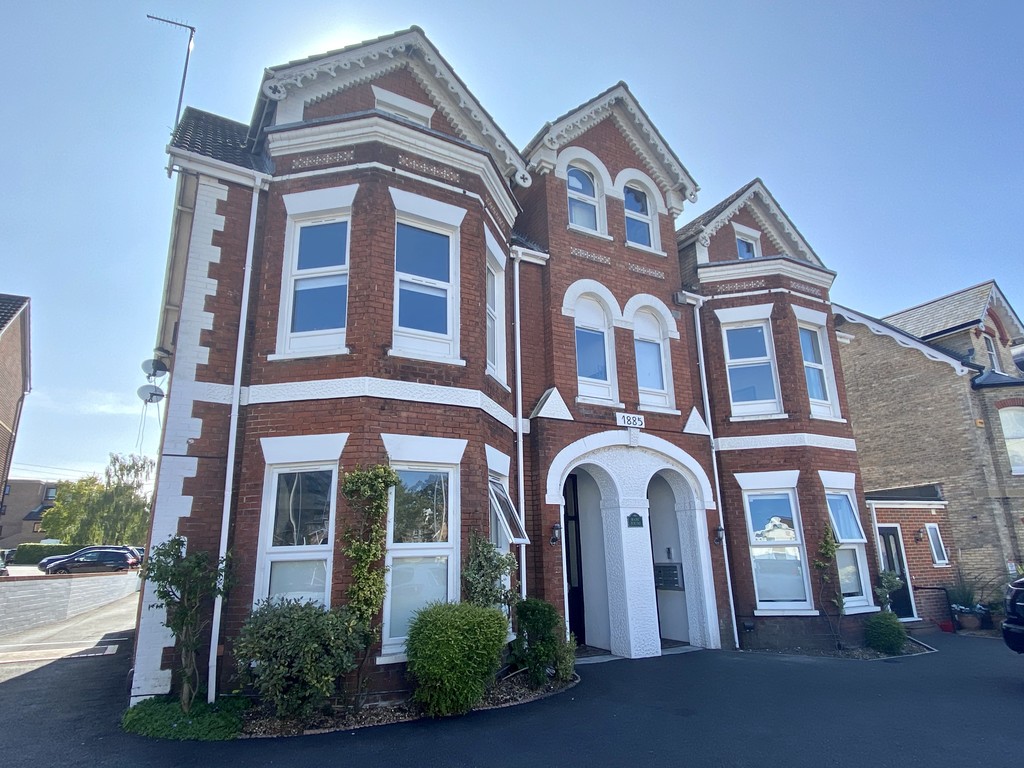 2 bed Ground floor maisonette for rent in Poole. From Martin & Co - Poole