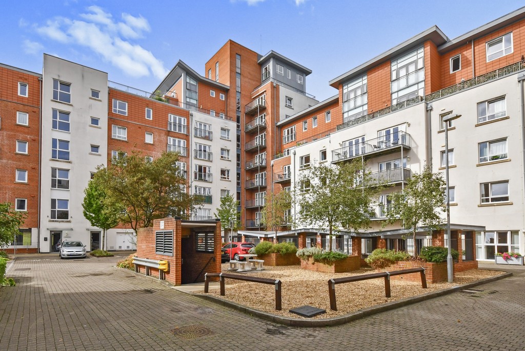 1 bed Apartment for rent in Poole. From Martin & Co - Poole