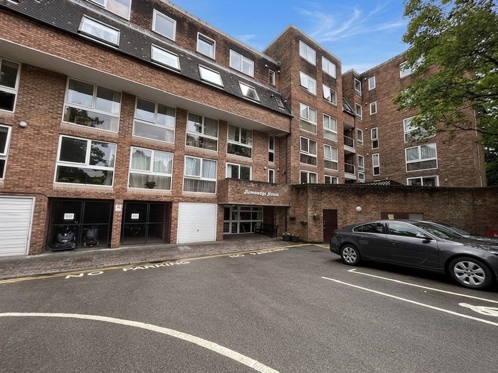 1 bed Reteirment property for rent in Bournemouth . From Martin & Co - Poole