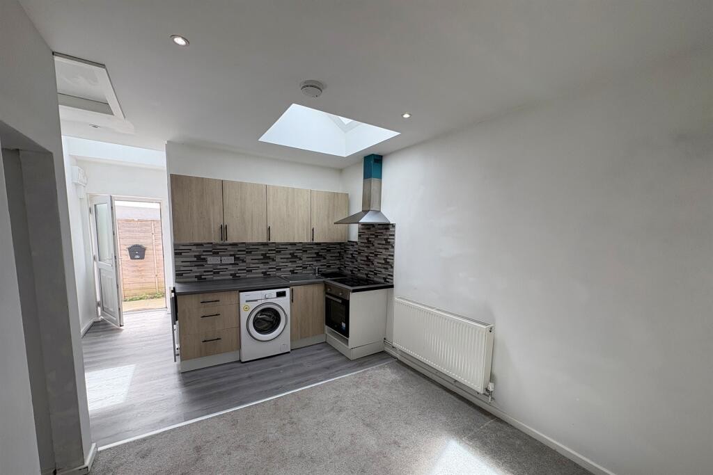 2 bed Detached bungalow for rent in Bournemouth. From Martin & Co - Poole