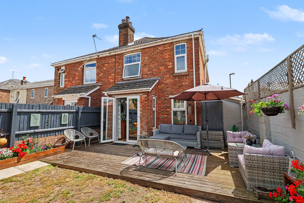 3 bed Semi Detached for rent in Poole. From Martin & Co - Poole