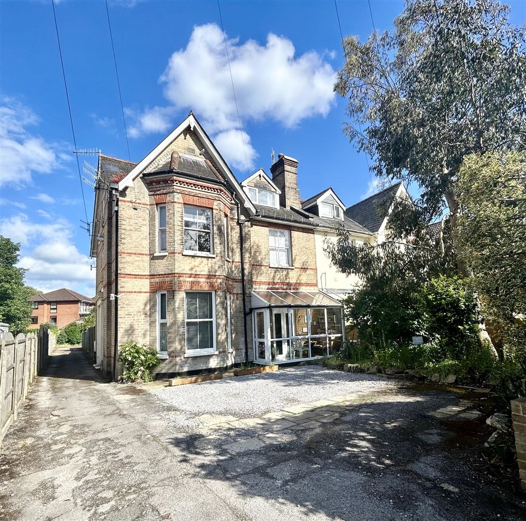 2 bed 1st Floor Flat for rent in Bournemouth. From Martin & Co - Poole