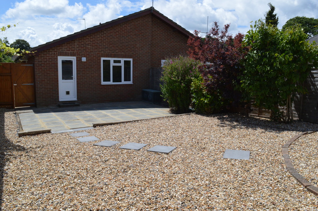 2 bed Semi-detached bungalow for rent in Dorset. From Martin & Co - Poole
