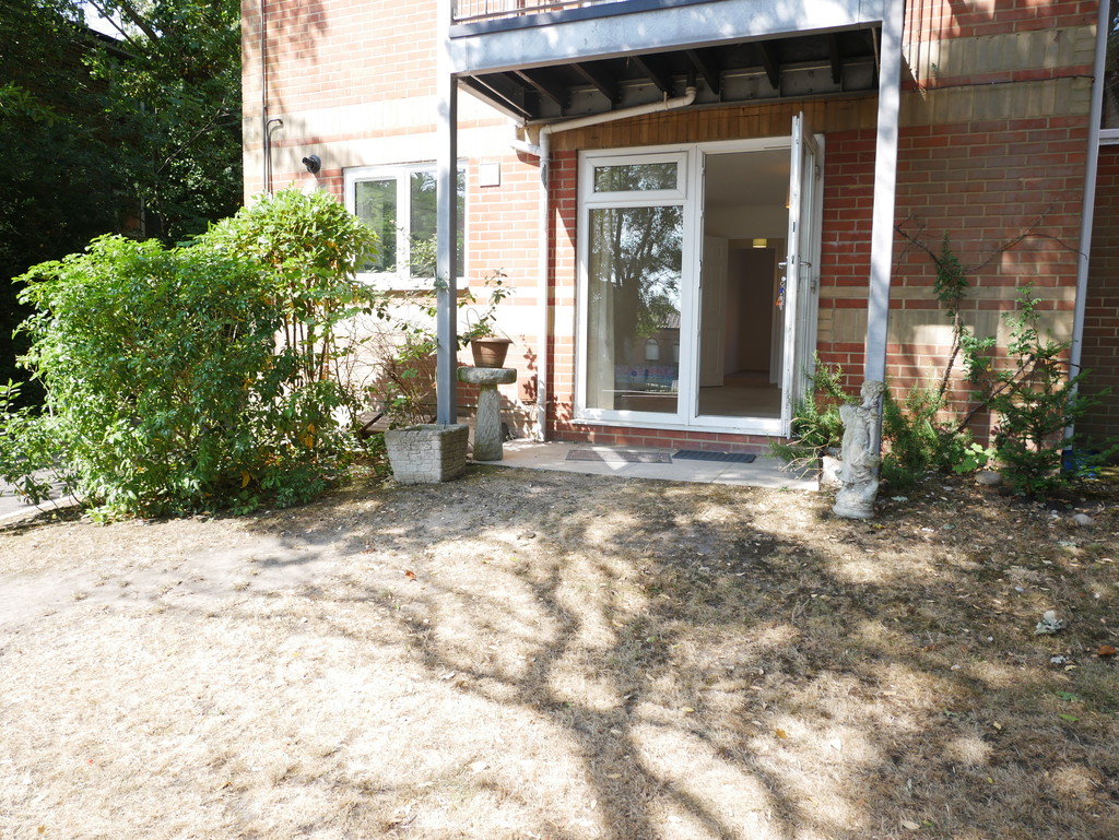2 bed Apartment for rent in Dorset. From Martin & Co - Poole