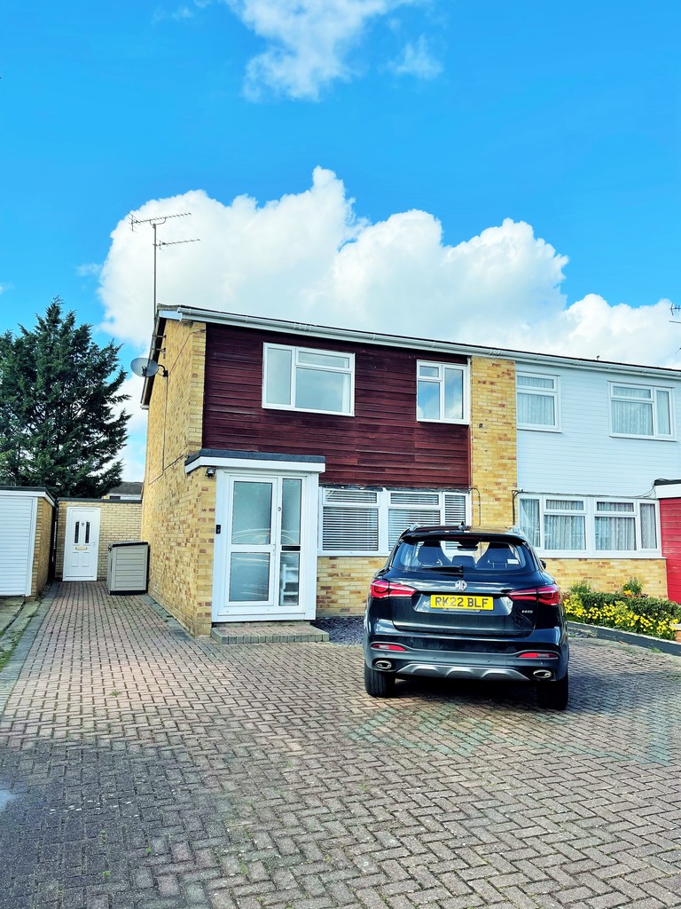3 bed Semi-Detached House for rent in Berkshire. From Martin & Co - Reading