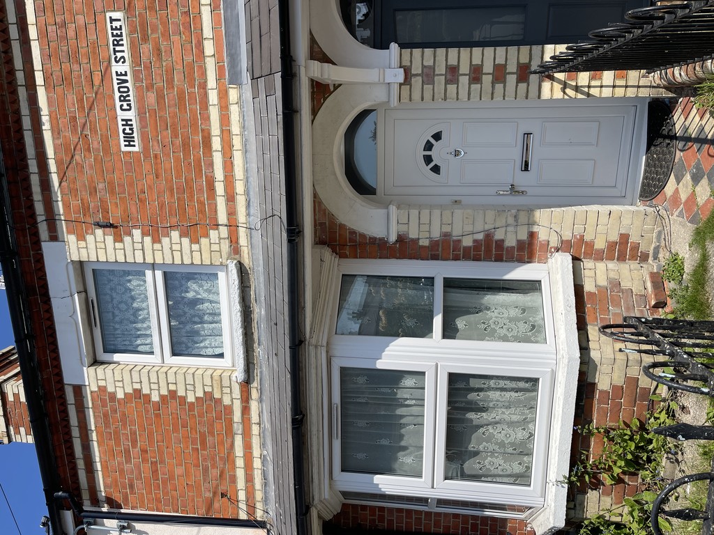 3 bed Mid Terraced House for rent in UK. From Martin & Co - Reading