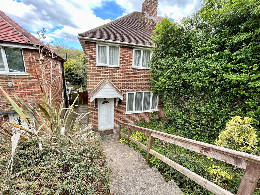 3 bed Semi-Detached House for rent in Berkshire. From Martin & Co - Reading