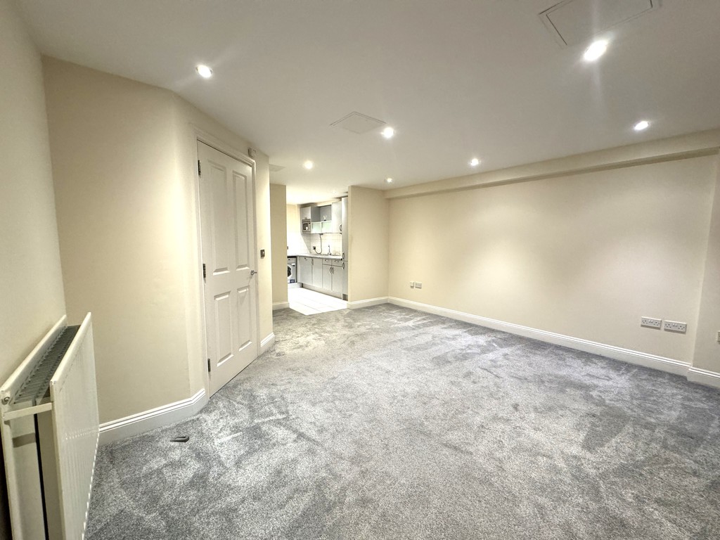 2 bed Apartment for rent in Berkshire. From Martin & Co - Reading