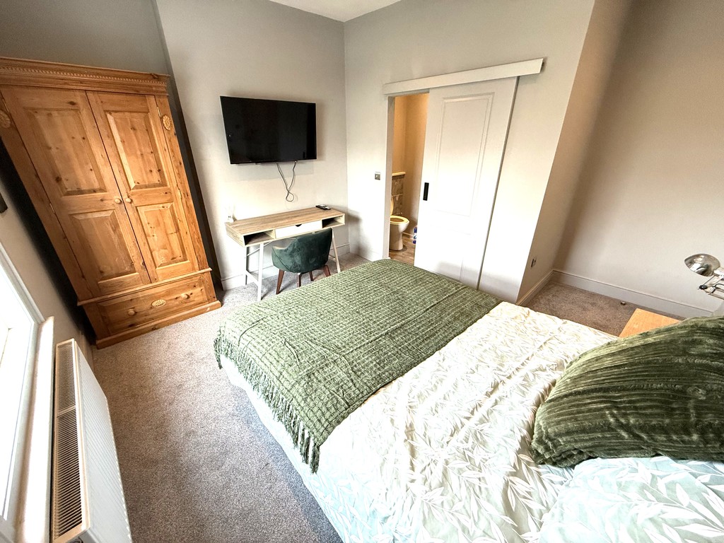 1 bed House Share for rent in Berkshire. From Martin & Co - Reading