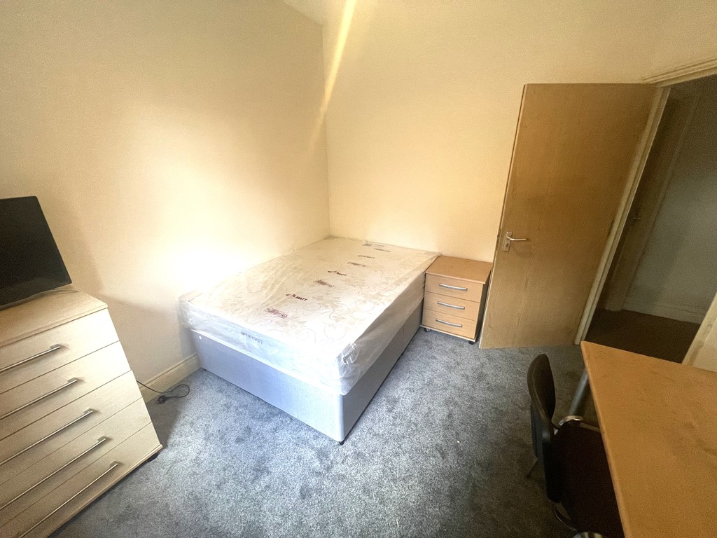1 bed House Share for rent in Berkshire. From Martin & Co - Reading